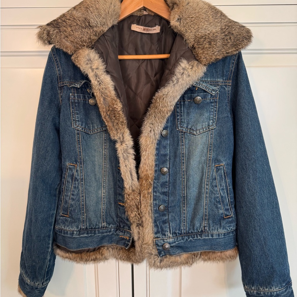 Moda Blue Jean Jacket with Faux Fur Trim (rabbit fur).The denim wash is perfect!